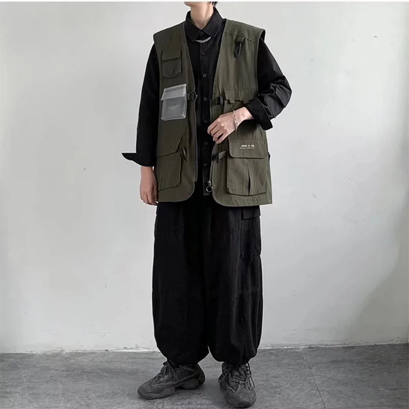 Sleeveless Vest Men Summer Korean Casual Loose Solid MultiPockets Tops Fashion Versatile Black Handsome Workwear Coat 250707