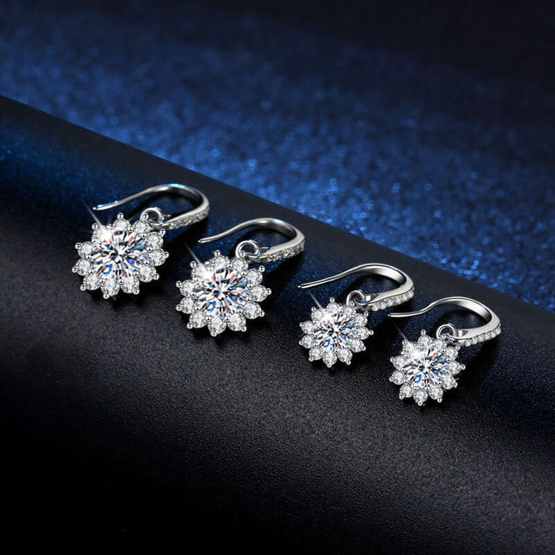 S Pure Sier New Classic Elegant Suower Stud One Carat Moissanite Earrings for Women e0c