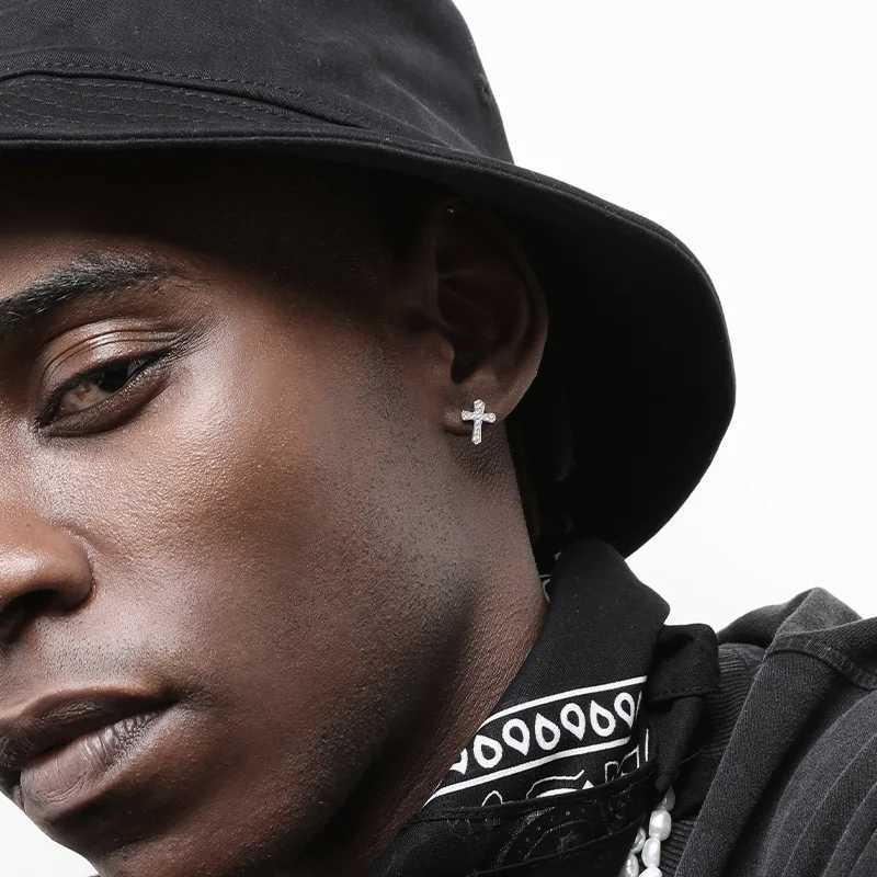 2024 New Rhinestones Cross Earrings for Men Personality Hip-Hop Pair Stainless Steel Stud Earrings for Men and Womens Party Jewelry XJ250718