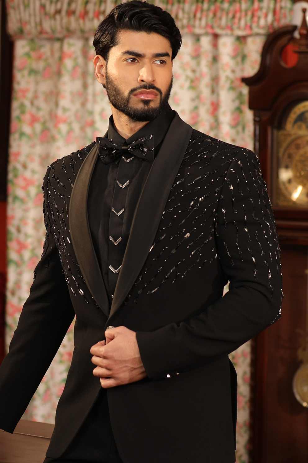 Luxury Men Wedding Suits 2 Piece Jacket Pants Single Breasted Sequins Crystal Groom Tuxedos Customized