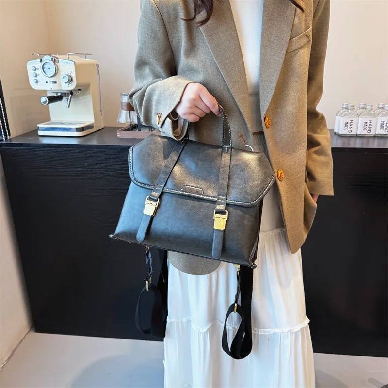 Fashionable Large Capacity Trendy Handbag for Women, New Western-style College Backpack, Retro Style Commuting Backpack high-quality