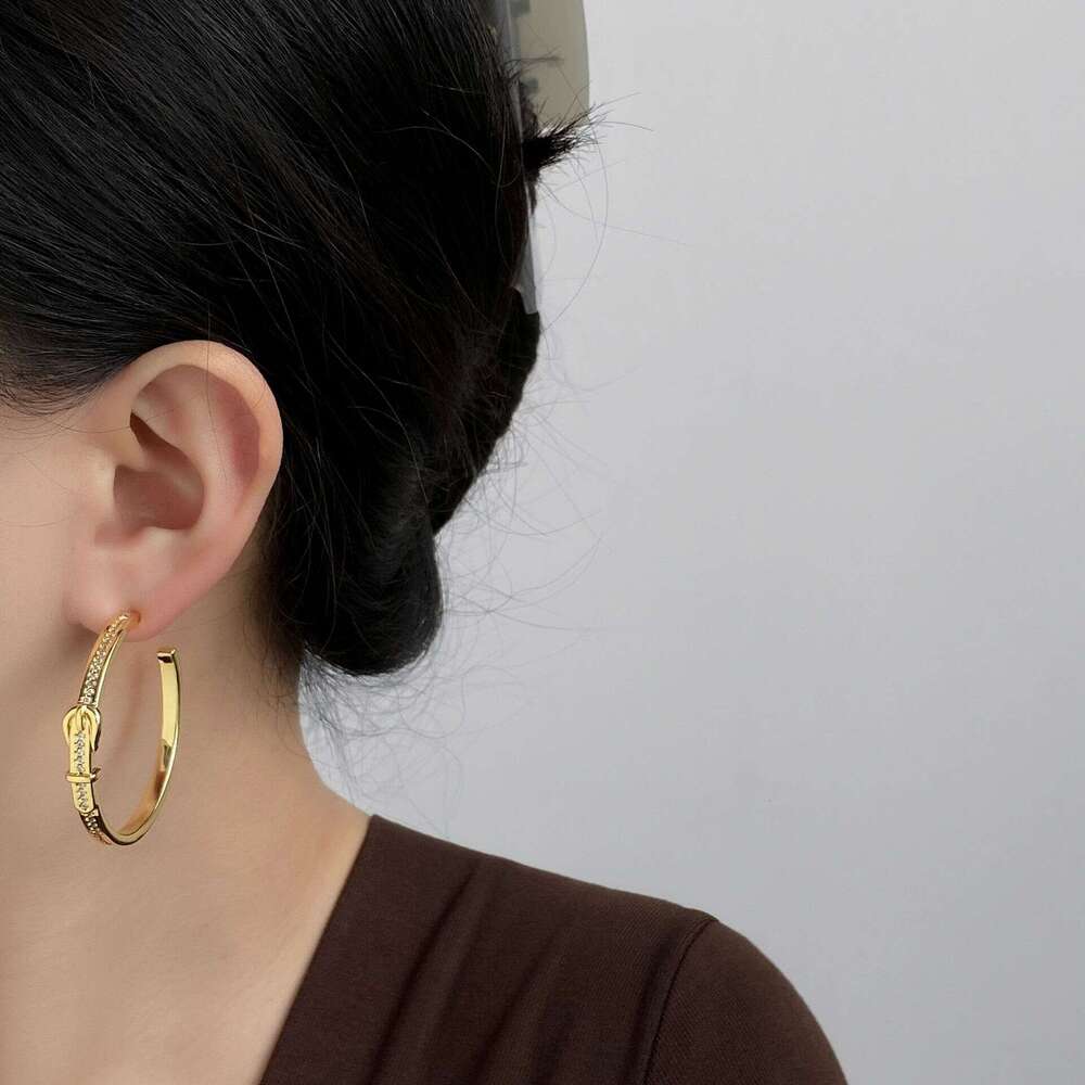 New Fashion High-End Design Sense Belt Buckle Niche Light Ear Super Shiny Texture Metal C Personality Large Hoop
