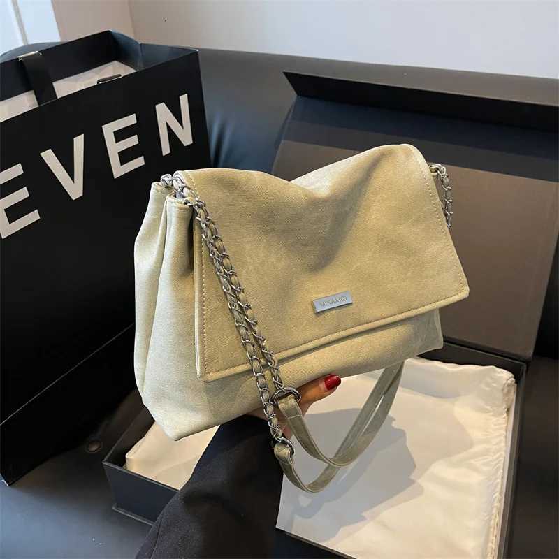 Daily Commuter Large Capacity Tote Bag Fi Ladies Shoulder Bag Leisure Hundred Chain Bucket Bag Lightweight Comfortable Y250730