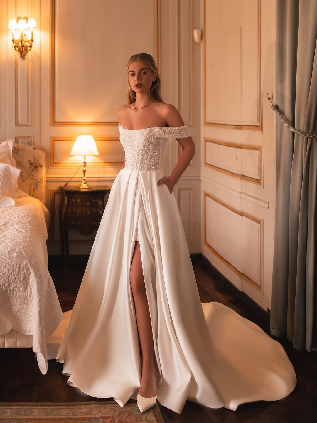 Gorgeous Wedding Dresses A-Line Strapless Sleeveless Beading Lace Zipper Sweep Train Bridal Gowns Customized Vestidos De Novia