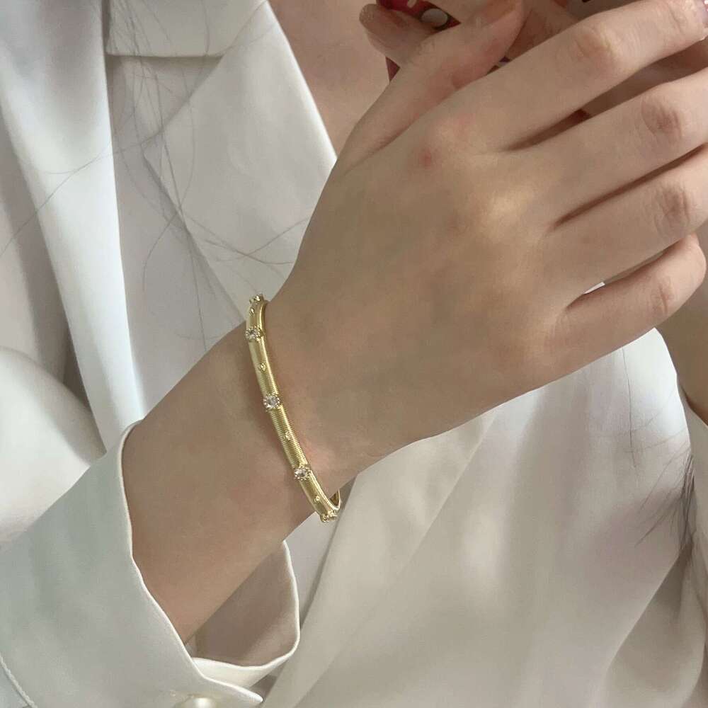 Luxury Jewelry Designer Bracelet For Women High-end Exquisite Gold Silver Zircon Bracelet Italian Brushed Cross Diamond Bracelet Letter Bracelet Daily