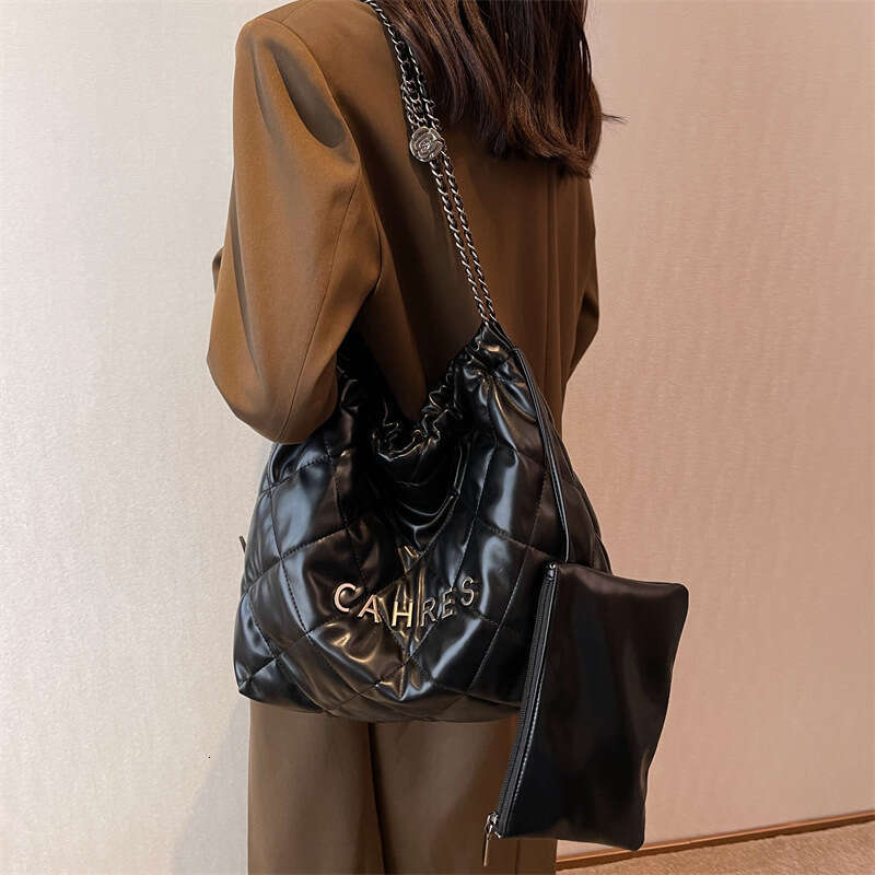 2025 New Small Chanel Style Quilted Chain Large Capacity Trash Casual Versatile Shoulder Stylish Bucket Bag