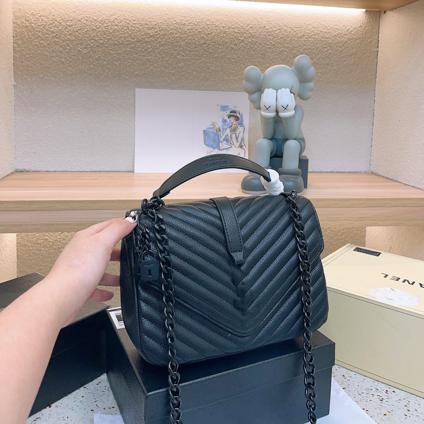 Chic Fashionable De… - image