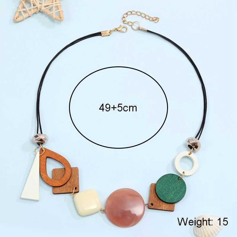 Vintage Wooden Geometric Pendant Necklace with Collar Handmade Ethnic Statement Bib Necklaces for Women Neck Jewelry W250718