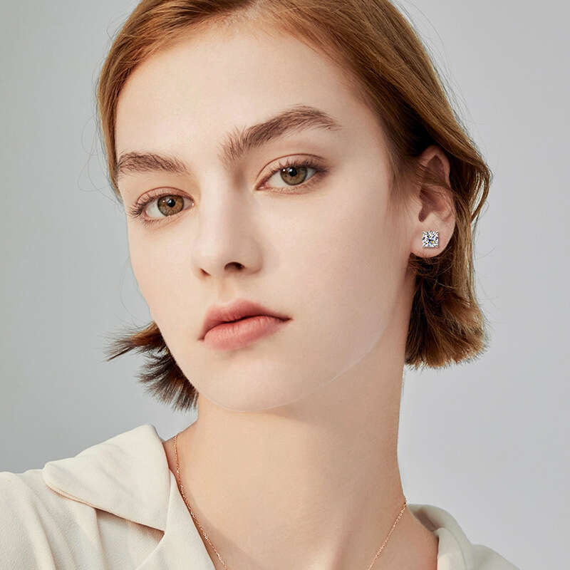 Trendy Niche Versatile Classic Four-Prong Moissanite Ear Bone Studs Pure Sier Gold-Plated Earrings for Women