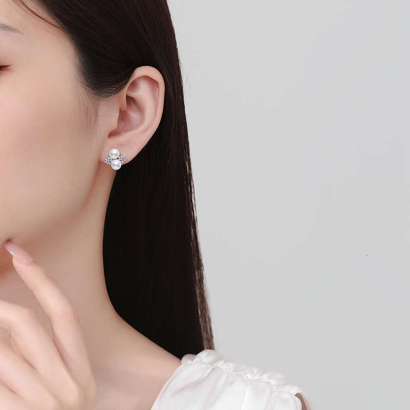 S Pure Sier Freshwater Pearl for Women Korean Style Four-Leaf Clover D Color 80 Points Moissanite Earrings d3d
