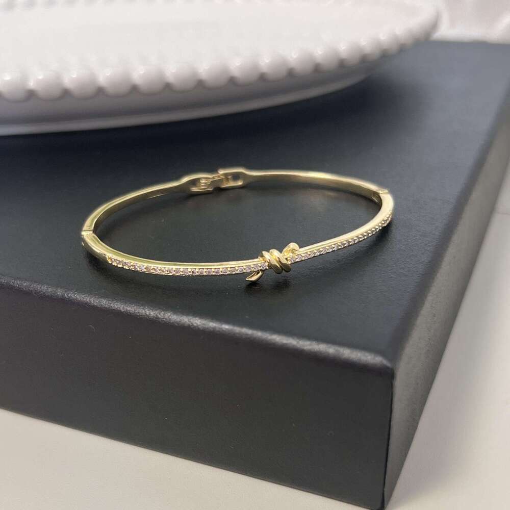 Luxury Jewelry Designer Bracelet For Women High-end Exquisite Gold Silver Zircon Bracelet Italian Brushed Cross Diamond Bracelet Letter Bracelet Daily