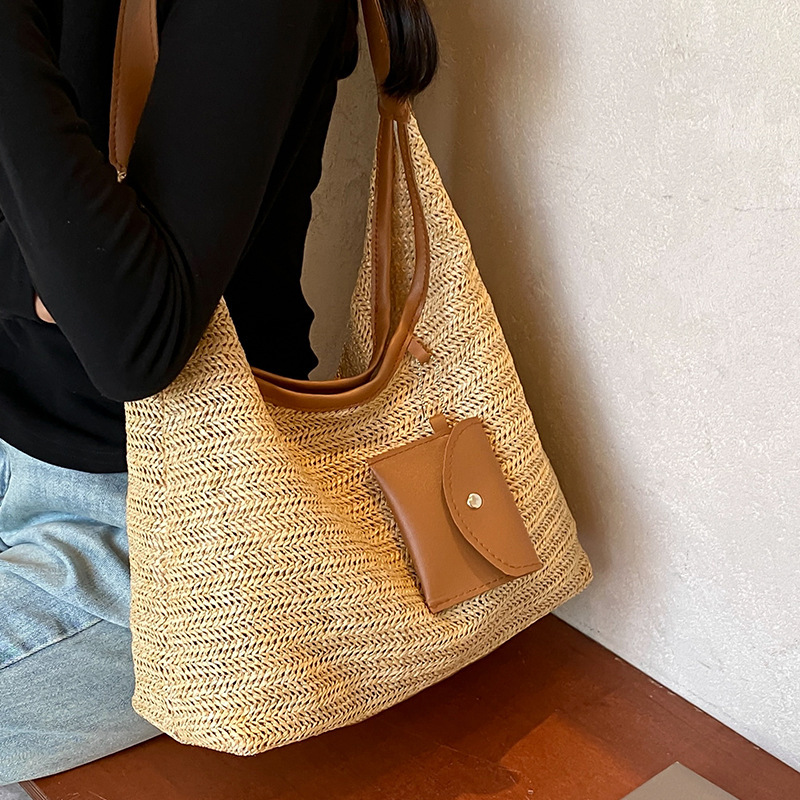 2025 Summer new women's shoulder crossbody bag large capacity hand woven fashionable commuting handbag vacation beach bag women's new design