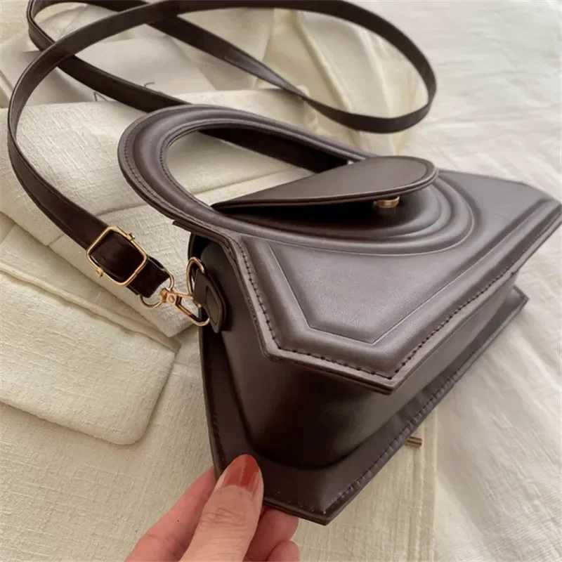 Solid Color PU Leather Elegant Tote Bag Versatile; Vintage Small Square Bag Stylish Shoulder Crossbody Bag for Work Occasions Y250718