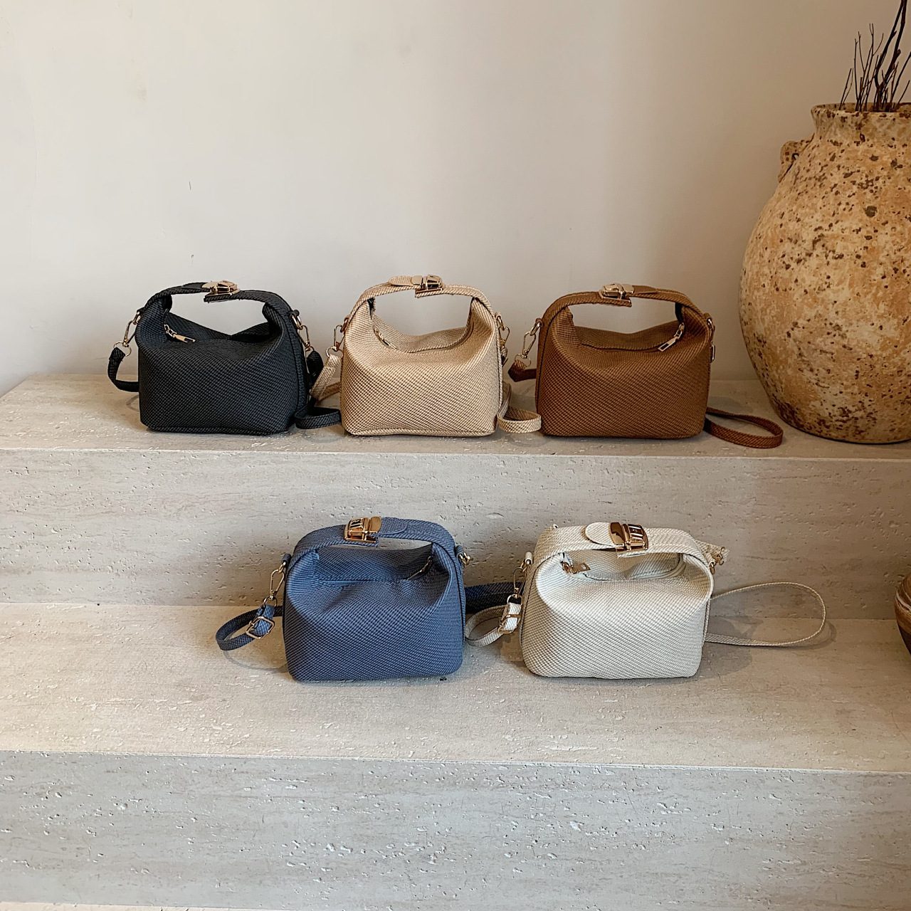 2025 Designer Fashion Design Box New Exquisite Commuting Leisure Fashion Single Shoulder Slanted Women's Small Square Bag