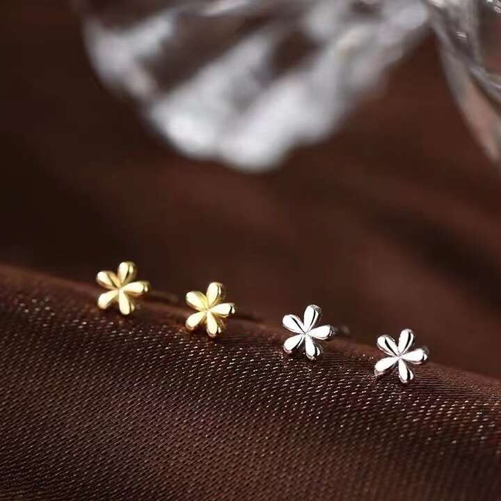 S Pure Sier Mini Petal Forest Style Simple Earrings 2024 New High-end Personality Ear Jewelry