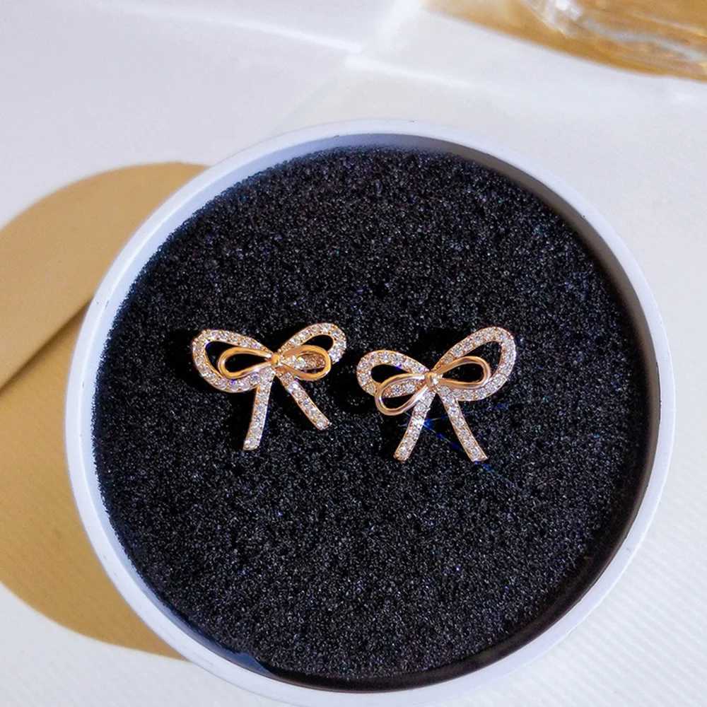 844 Luxury Gold Color Bow Stud Earrings Inlaid Crystal Cubic Zirconia Fancy Womens Earrings Daily Wear Chic Accessories Gift XJ250718