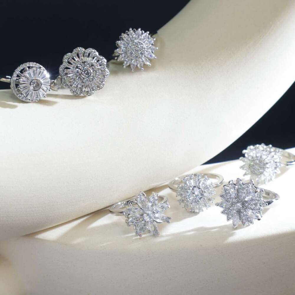 For Women Flower Rotatable Zircon Elegant Versatile High-end Niche Light Luxury Designer Jewelry Non-fading Ring