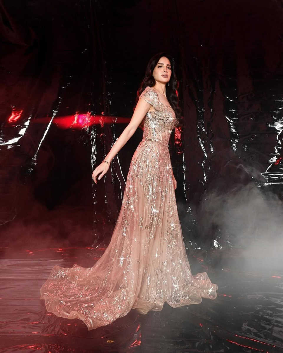 Sparkly A Line Prom Gowns Sequins Crystal Ruffles Backless Evening Dresses Ruched Customized Formal Dress