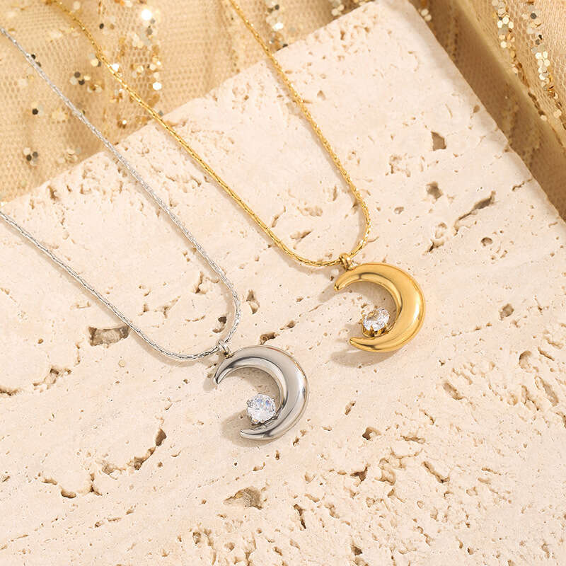 Korean Version Small Crescent Claw Dia Moon Titanium Steel Goddess Collarbone Chain Niche Design High-end Necklace