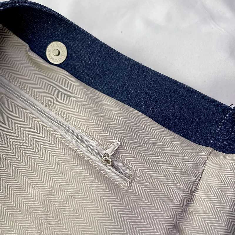 2023 Chic Style Big Chain Shoulder Tote Bags For Women Luxury Designer Handbags Denim Fabric Pure Color Large Capacity Shoppers Y250718