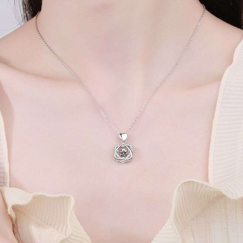 S Pure Sier Pendant Valentine's Day Beating Heart Collarbone Chain 520 for Women 50 Points Moissanite Necklace df5