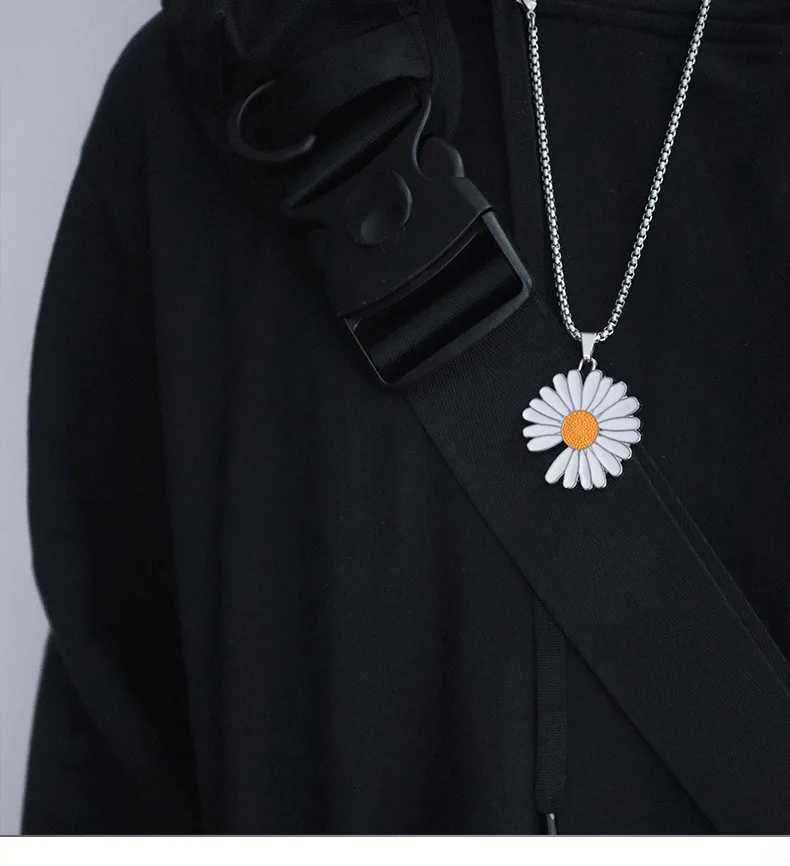 Small Daisy Necklace Wen Men Titanium Steel Pmo Flower Pendant Hip Hop Pendant in White Color Fashion Jewelry W250718