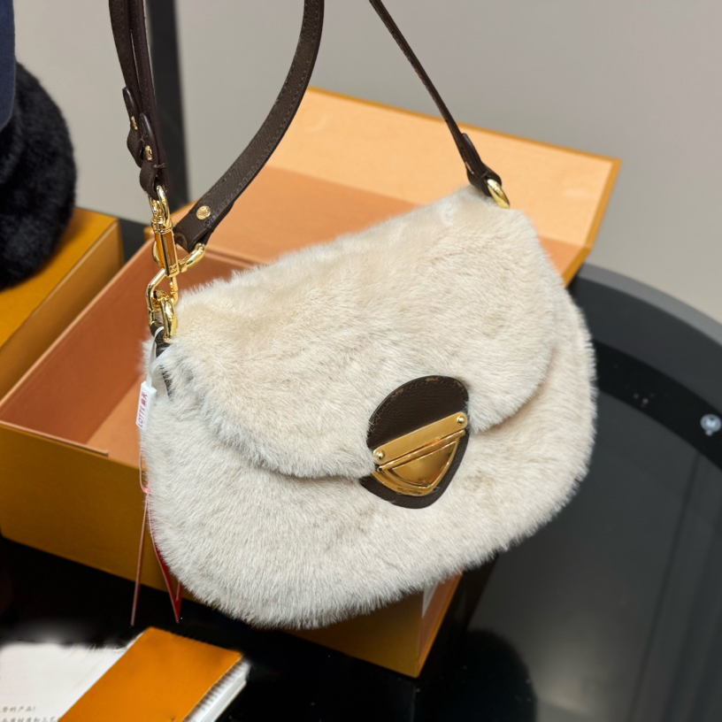 Designer Fluffy Teddy Bear Bag 2025 Women's Winter Bag Tote Shoulder Bag Trendy Pleated Bag Underarm Bag Luxury Fashion Evening Bag Dumpling Bag Teddy Tote Wallet