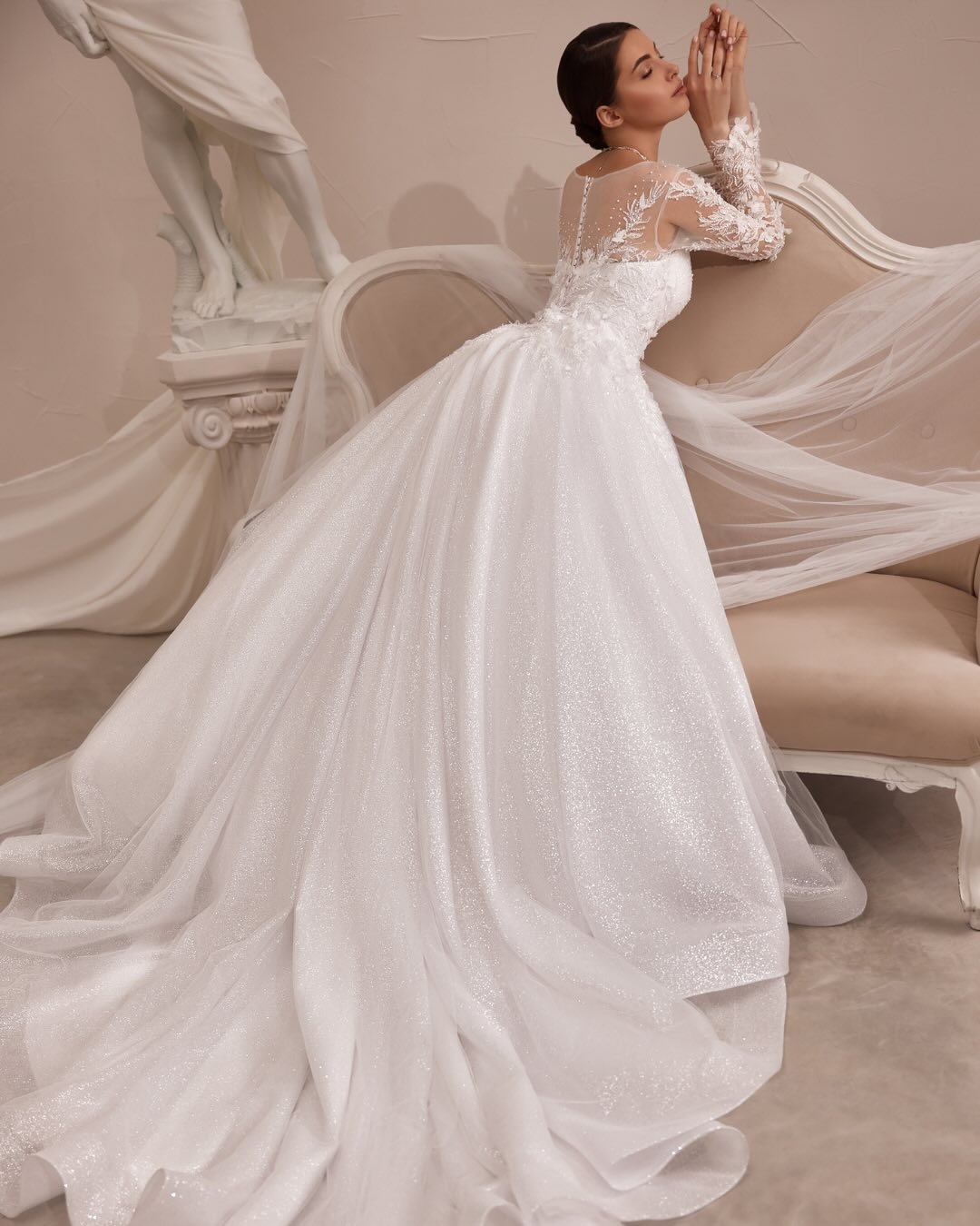 Classical Wedding Dresses Round Neck Long Sleeve Applique Sequins A Line Bridal Gowns Sweep Train Customized Vestidos De Novia