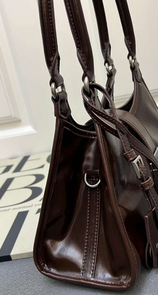 Fashion Designer Bag Luxury Bag Shoulder Bag New Women's Bag Versatile Shoulder Crossbody Monogram Shoulder Bag Texture Underarm Handbag Commutin