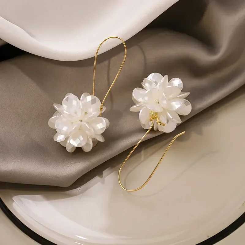 Womens Pearl Petal Ball Earrings Fashion Trend Long Flower Ball Earrings DIY Geometric Ear Buckle Party Holiday Jewelry Gifts XJ250718