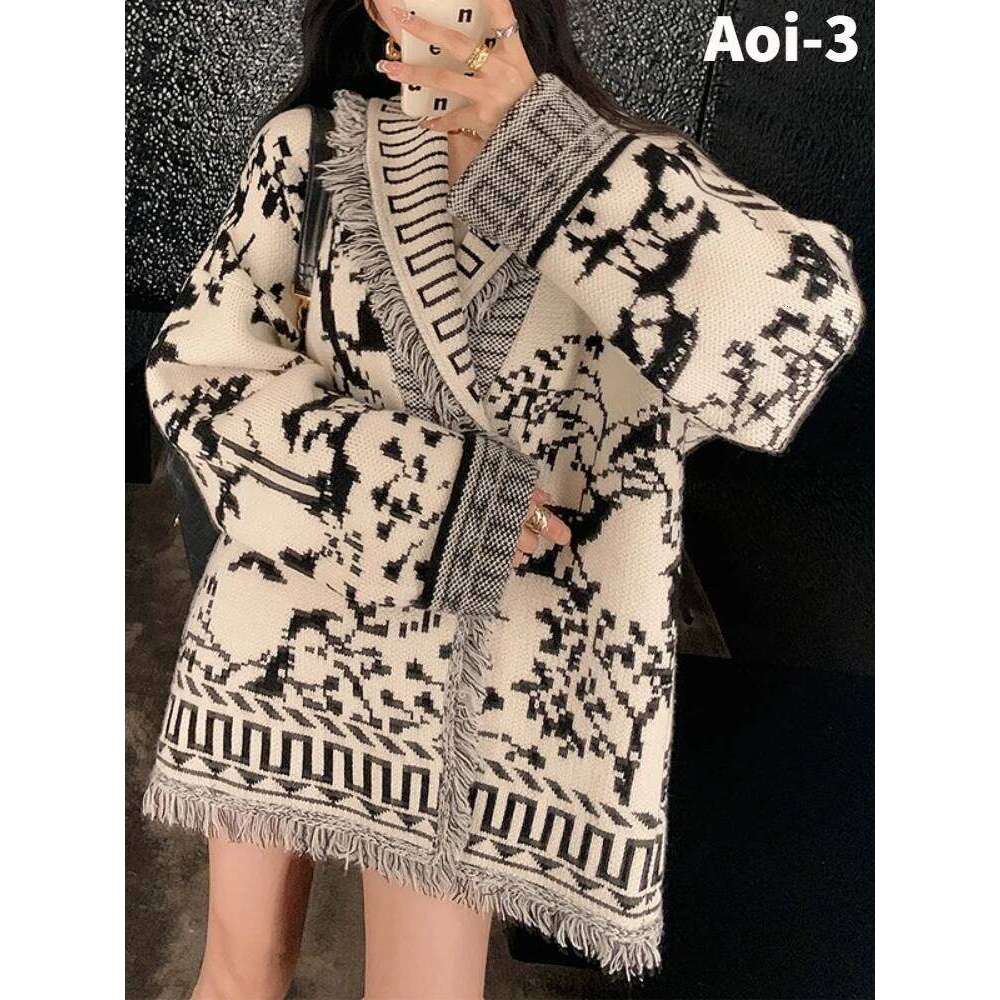 Designer Clothing Casual Commuter Sweater Coat Women 23 Spring Autumn New Jacquard Tassel Knitted Cardigan Loose Long Sleeve Turn-Down Collar Top Fash