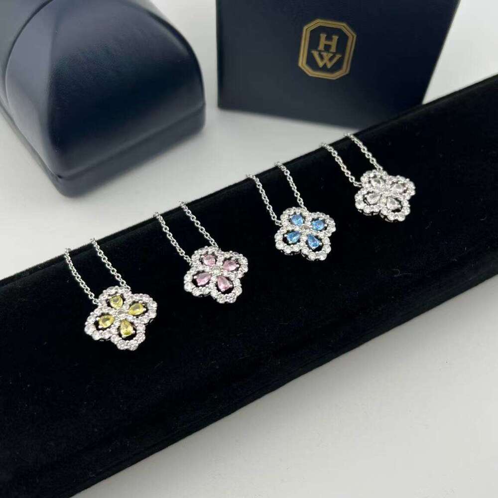 HW Four-leaf Clover Necklace for Women High Version V Water Drop Full Dia Pendant Fashionable Gorgeous Sparkling Flower-shaped Collarbone Chain Simple
