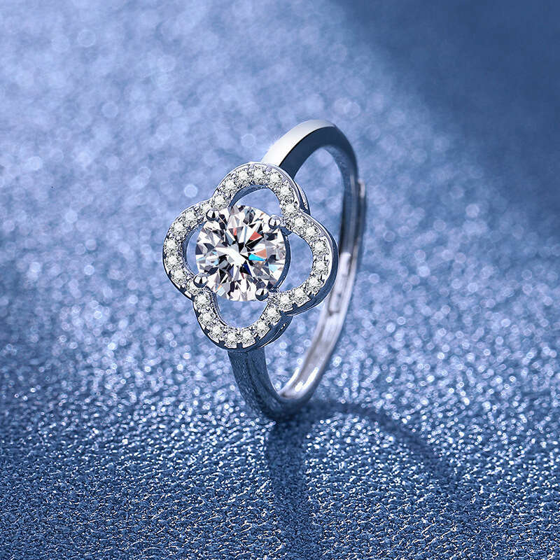 Classic Fashion Trendy Micro Pave Zircon Four-Leaf Clover Necklace Bracelet Earrings Set Moissanite Collarbone Chain Pendant