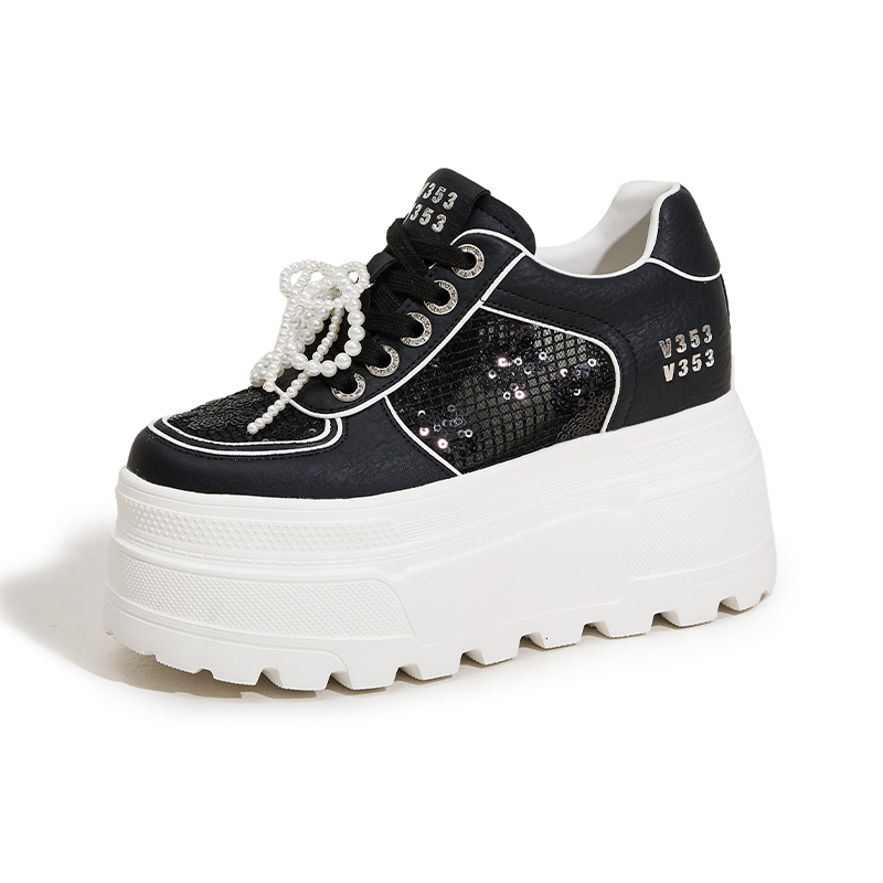 High-top white sneakers for women, new summer 2025 style, with perforated and breathable mesh upper, comfortable and breathable sandals