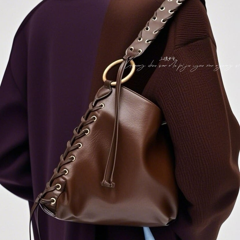 2025 Summer new women's shoulder crossbody bag new handbag with metal buckle eyelets large capacity shoulder bag new designer bag