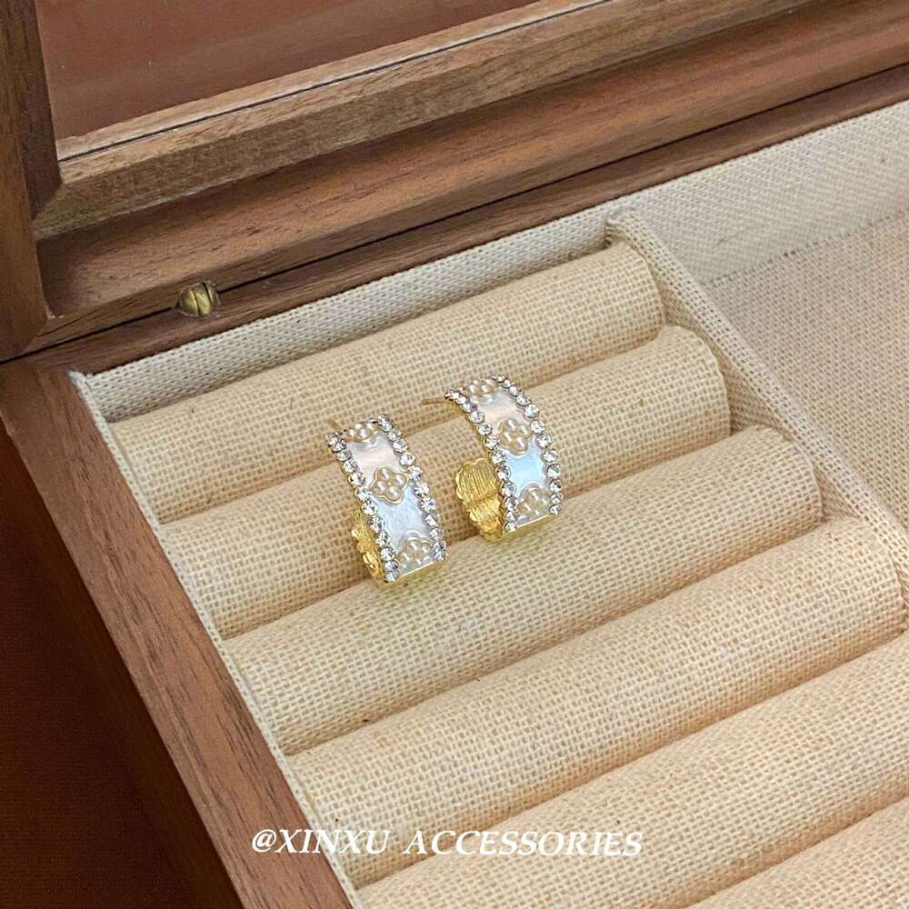 C-shaped Pearl Inlaid Dia Stud for Women 2024 New Niche Design High-end Earrings Hoop Fashionable Elegant Ear Jewelry