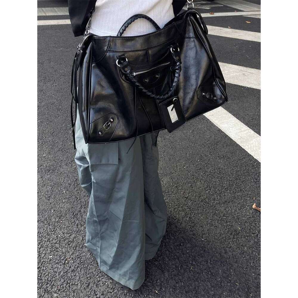Vintage Soft Leather Punk Motorcycle Commuter Carry On Travel Gym Handbag Large Crack Pattern Hot Girl Tote Bag
