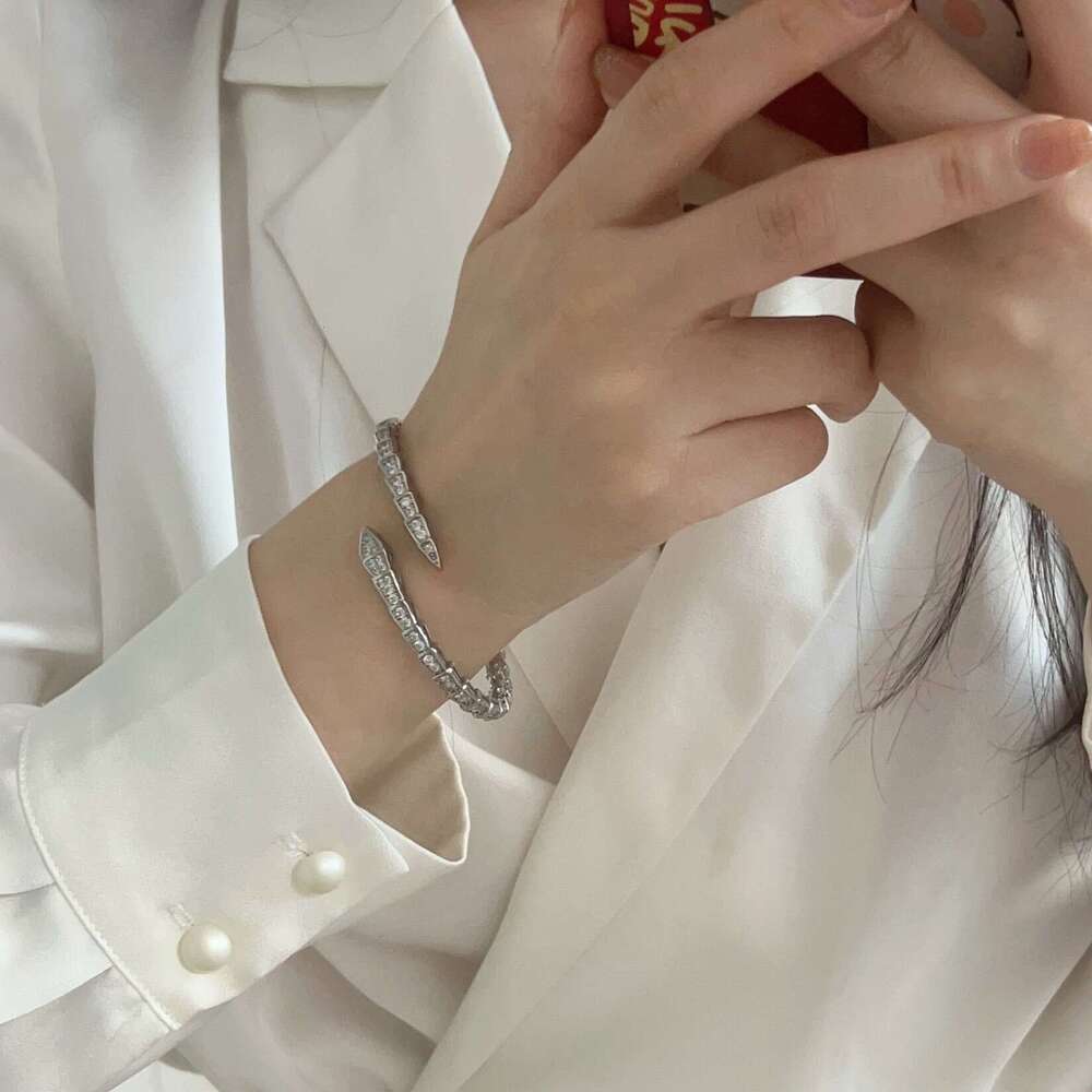 Luxury Jewelry Designer Bracelet For Women High-end Exquisite Gold Silver Zircon Bracelet Italian Brushed Cross Diamond Bracelet Letter Bracelet Daily