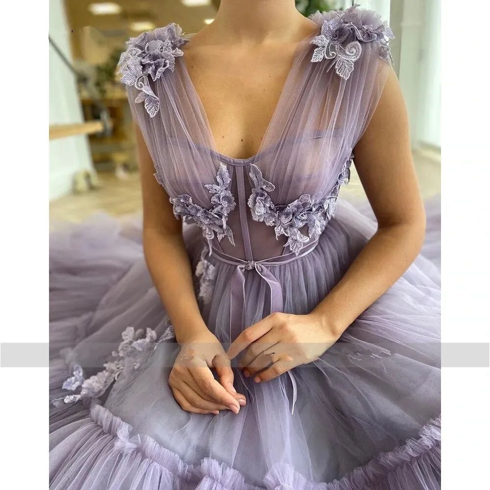 V-Neck Purple Prom Dresses Sequin Appliques Exposed Boning A-Line Prom Gowns Sleeveless Tiered Tulle Formal Party Dresses Vestidos De Novia