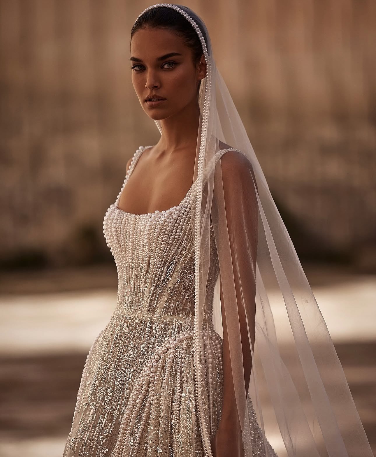 Sparkling Wedding Dresses Spagetti Strap Sleeveless Beading Sequins Zipper A Line Bridal Gowns Sweep Train Customized Vestidos De Novia