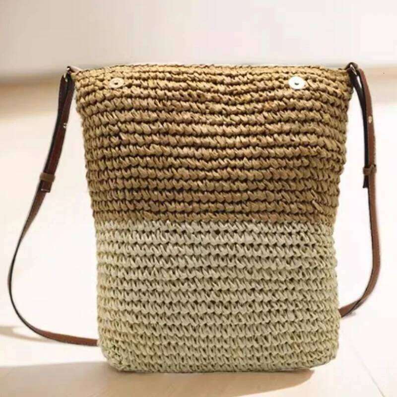 Leisure Handmade Grass Woven Crossbody 2025 New Summer Simple Handbag Fashionable Vacation Beach Women's Bag