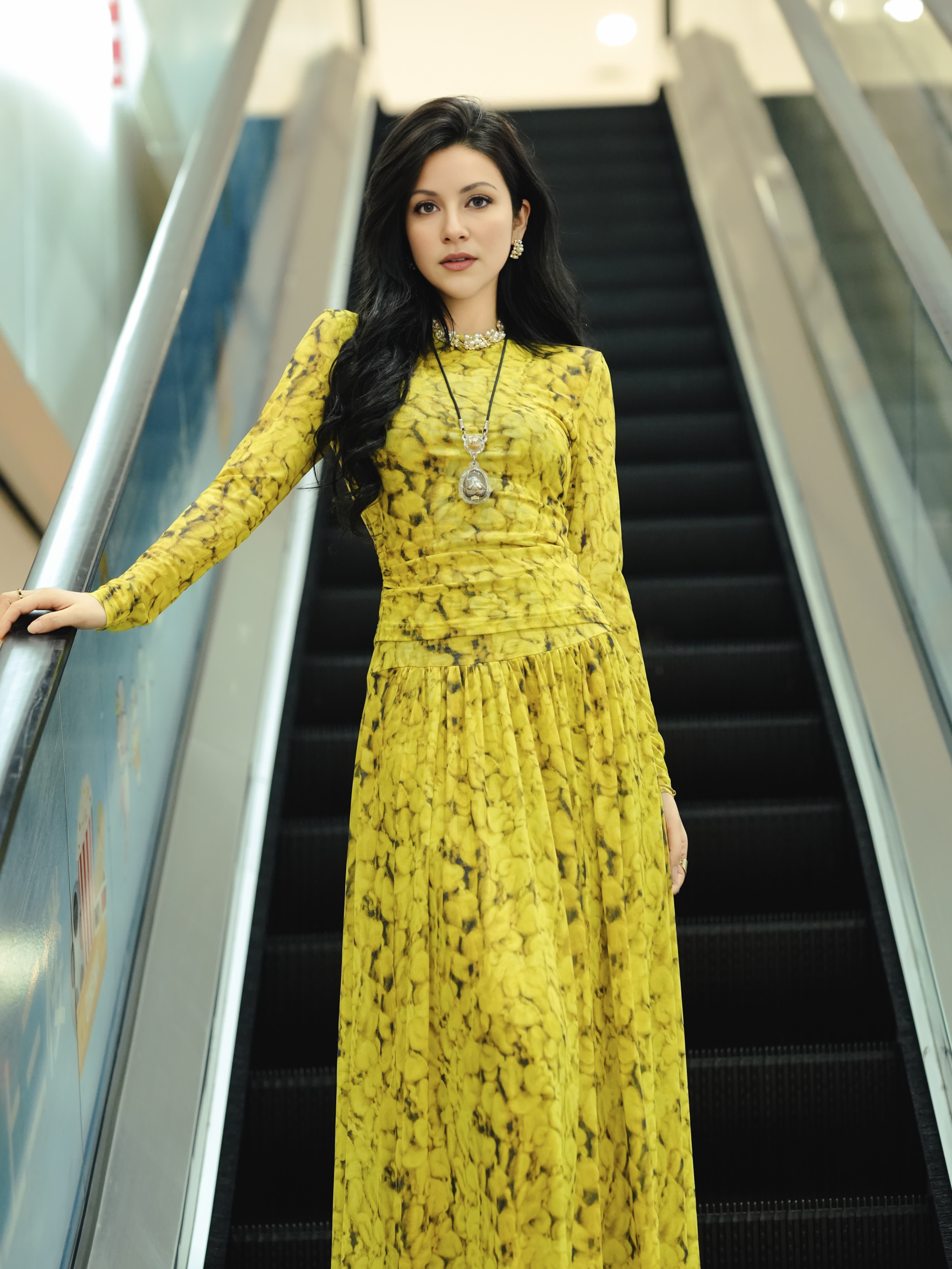 HZHJ new welfare! Yellow polka dot set dress with noble and fashionable temperament, light luxury long sleeved