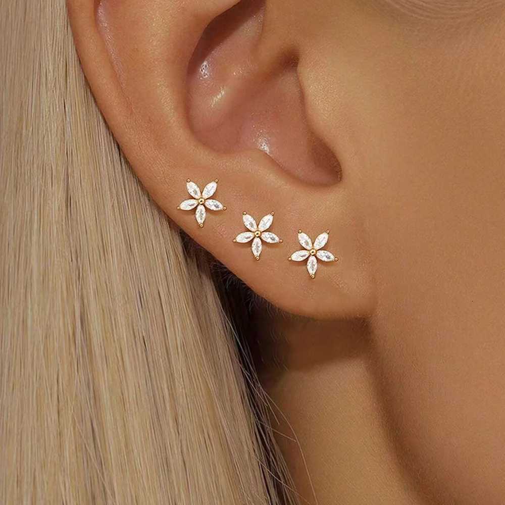 1 Piece 0.8mm Stainless Steel Flower Double Hole Link Chains Cartilage Screw Back Stud Earring Ear Helix Piercing JewelryXJ250718