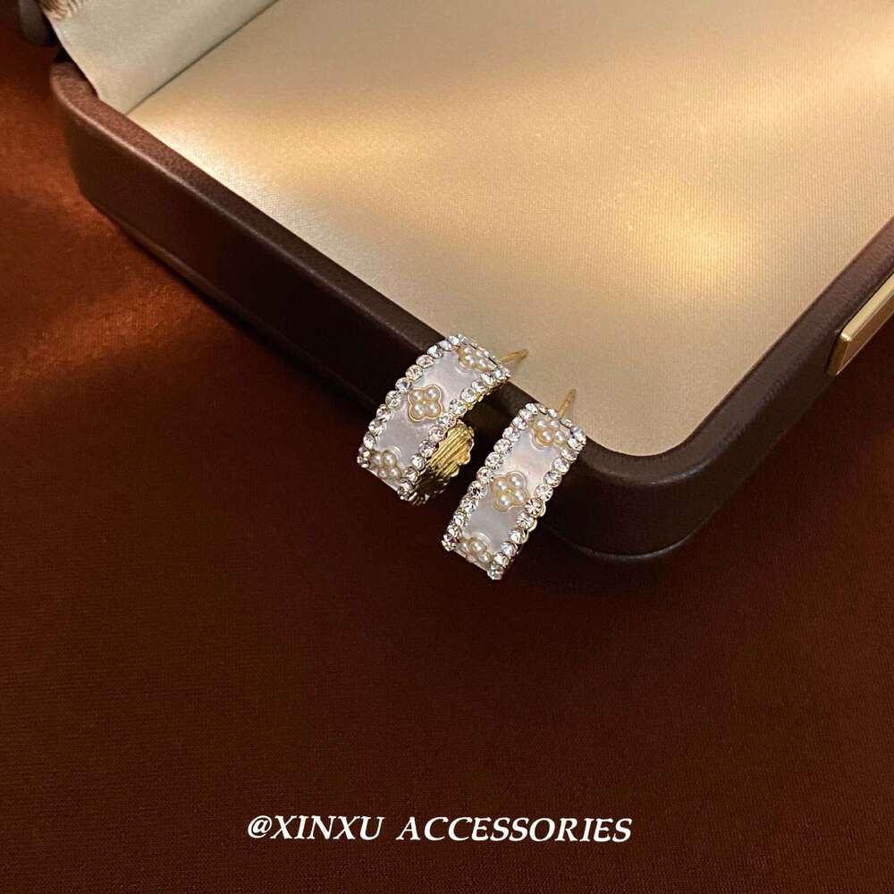 C-shaped Pearl Inlaid Dia Stud for Women 2024 New Niche Design High-end Earrings Hoop Fashionable Elegant Ear Jewelry