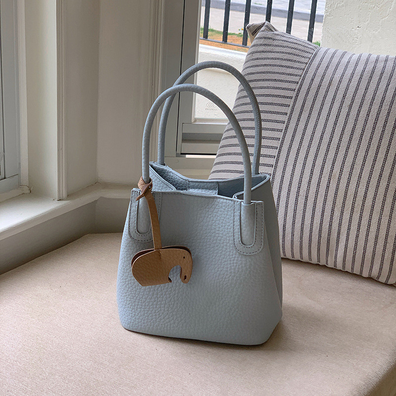 Summer new women's shoulder crossbody bag Summer women's bucket bag French simple casual shoulder handbag New niche commuting fashion design