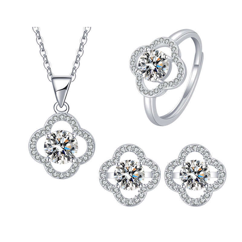 Classic Fashion Trendy Micro Pave Zircon Four-Leaf Clover Necklace Bracelet Earrings Set Moissanite Collarbone Chain Pendant