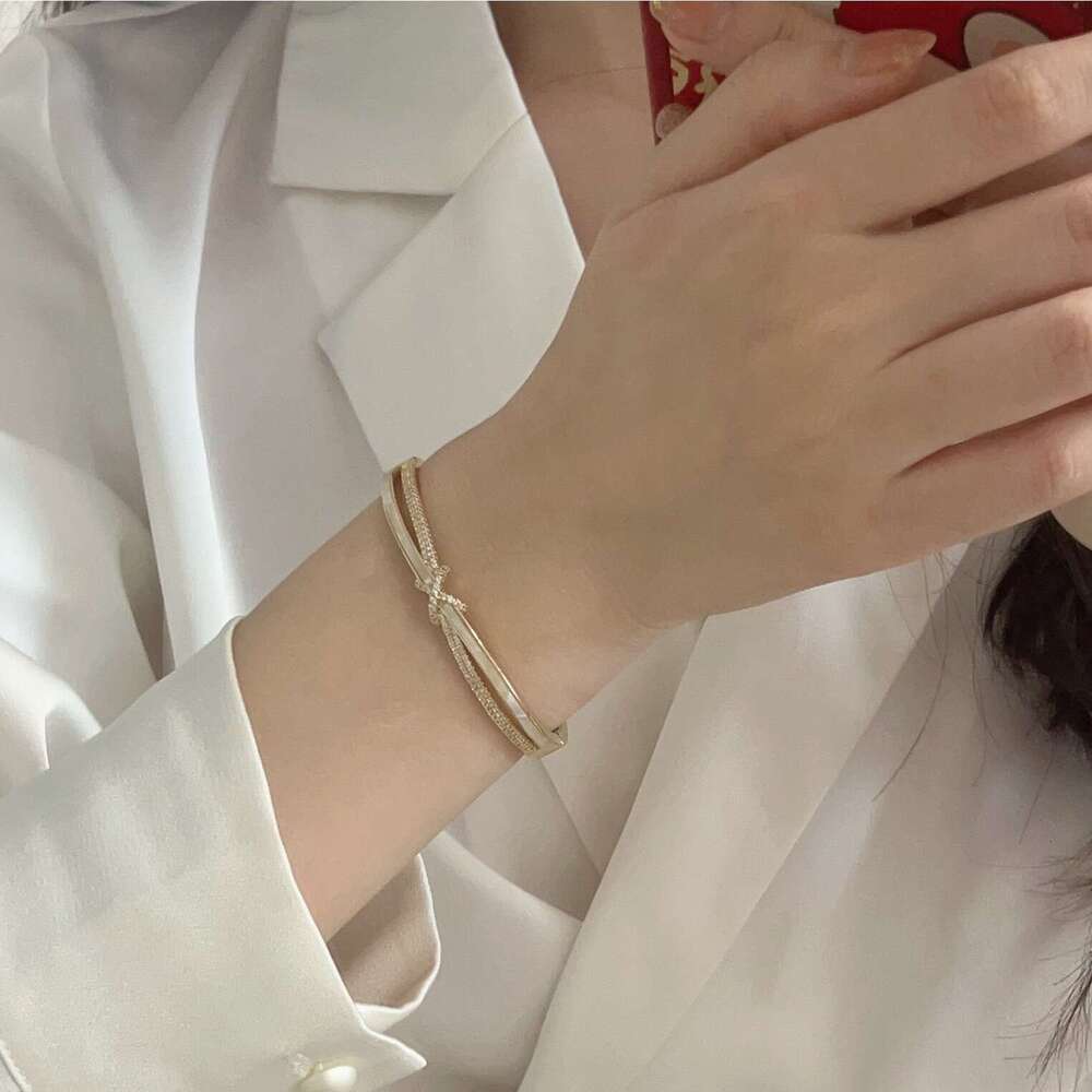 Luxury Jewelry Designer Bracelet For Women High-end Exquisite Gold Silver Zircon Bracelet Italian Brushed Cross Diamond Bracelet Letter Bracelet Daily