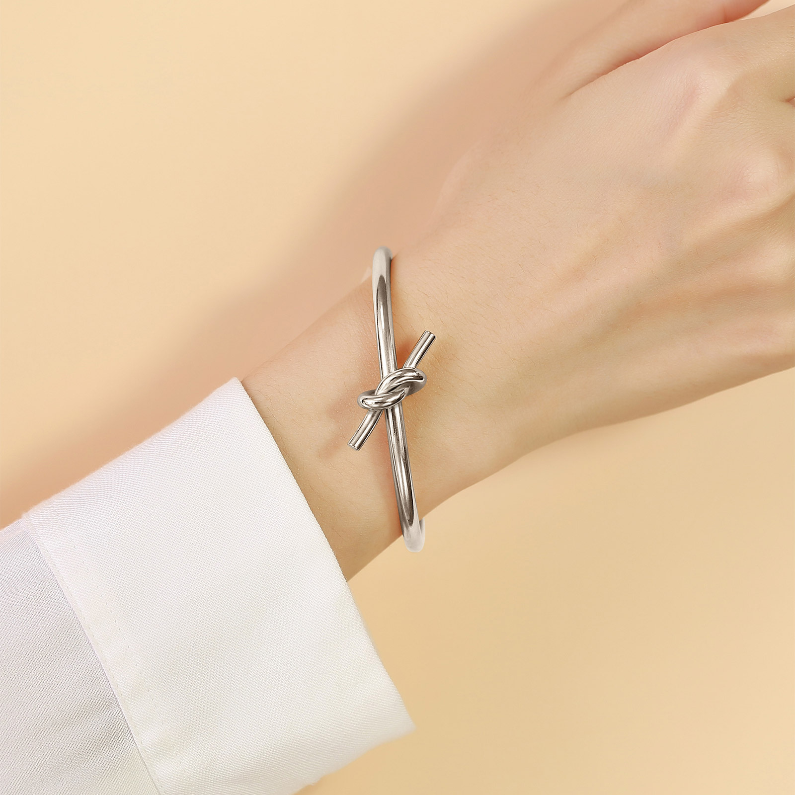 Designer Bracelets Bangle for Women Stainless Steel Line Knotting Design Open Bracelet Vacuum Gold Plated Non Fading Jewelry