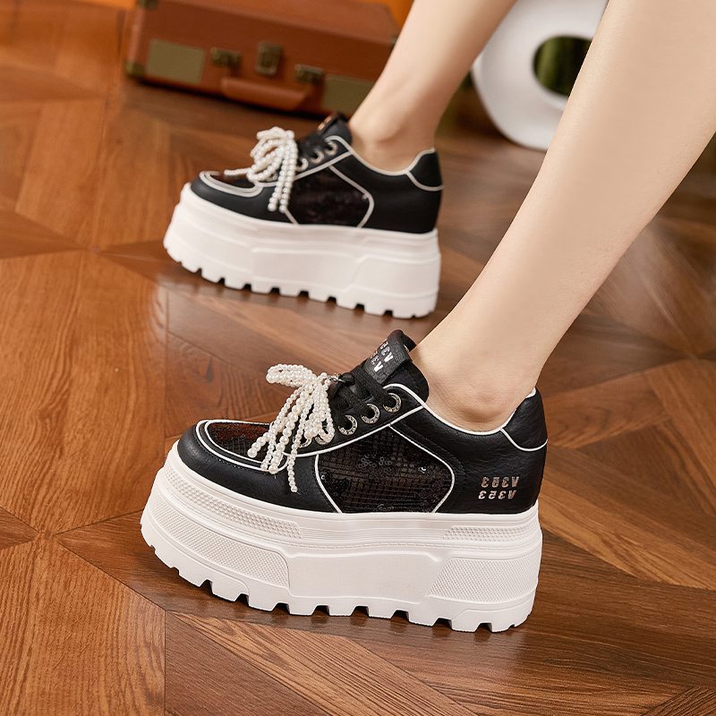 High-top white sneakers for women, new summer 2025 style, with perforated and breathable mesh upper, comfortable and breathable sandals