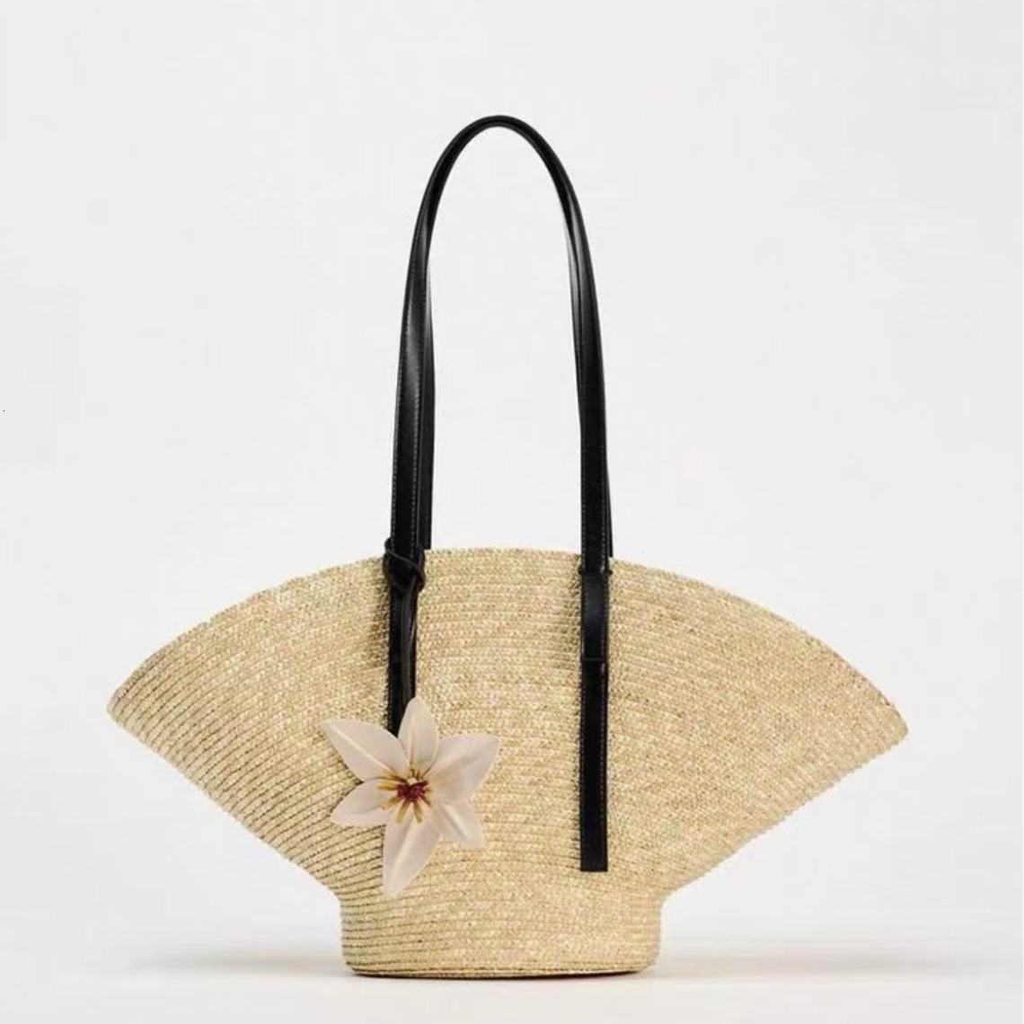Summer New Women's Single Shoulder Crossbody Bag with Kikyo Flower Weaving Large Capacity Simple Leisure Beach Vacation Handbag New Designer Bag